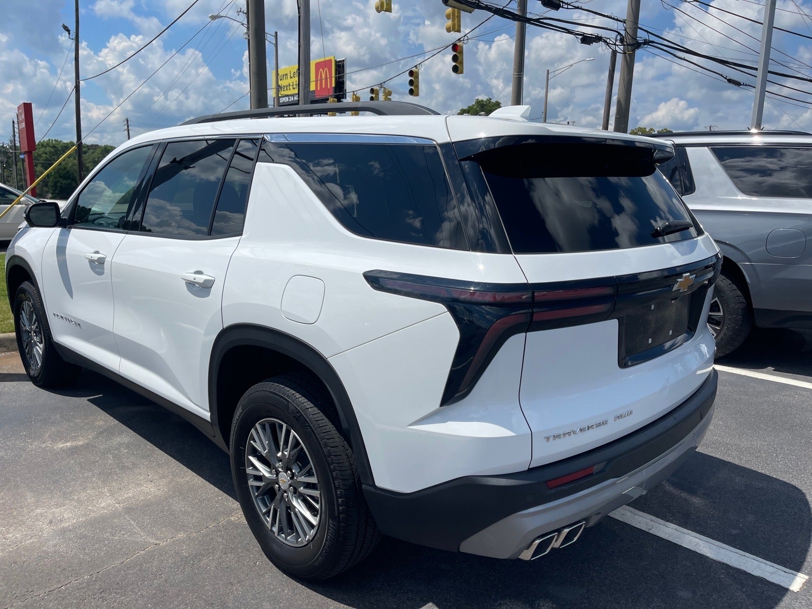2024 Chevrolet Traverse LT