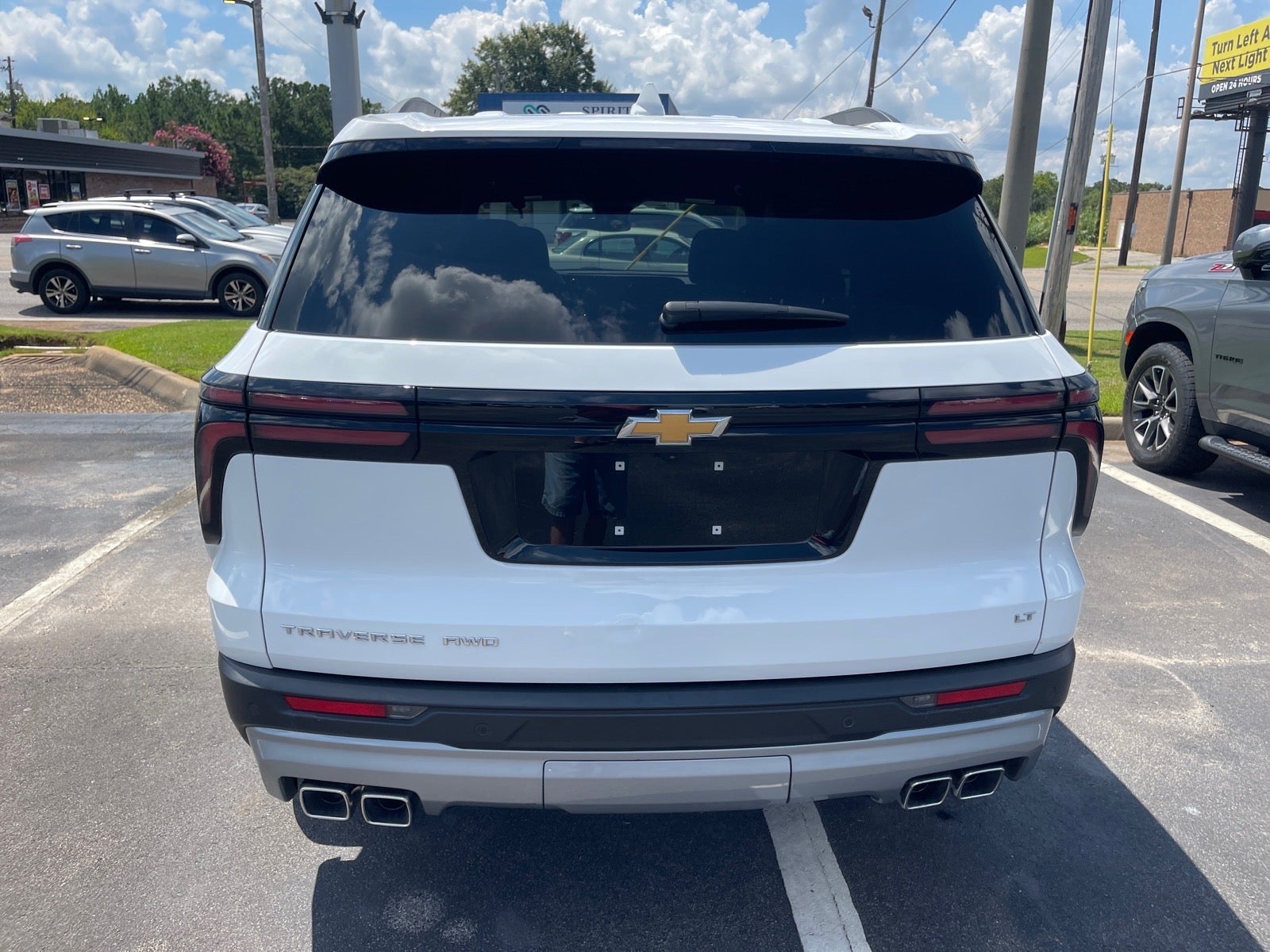 2024 Chevrolet Traverse LT