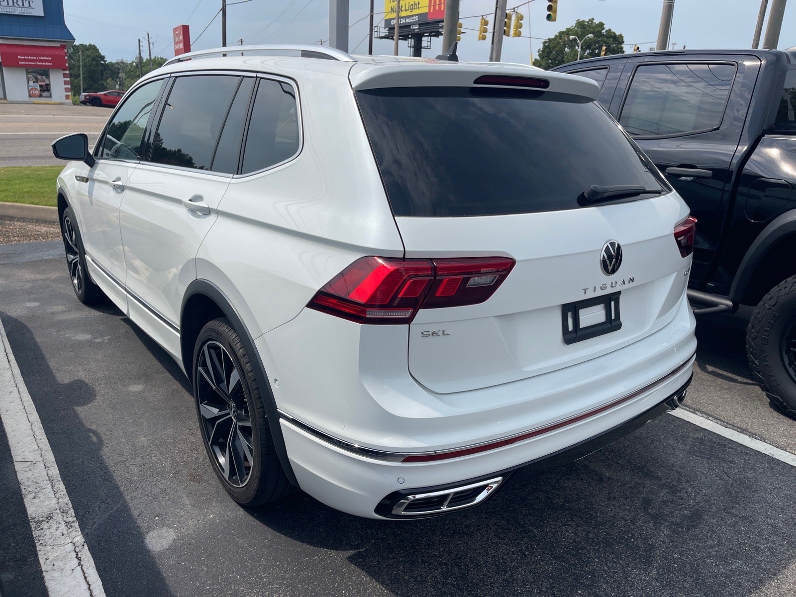 2023 Volkswagen Tiguan SEL R-Line