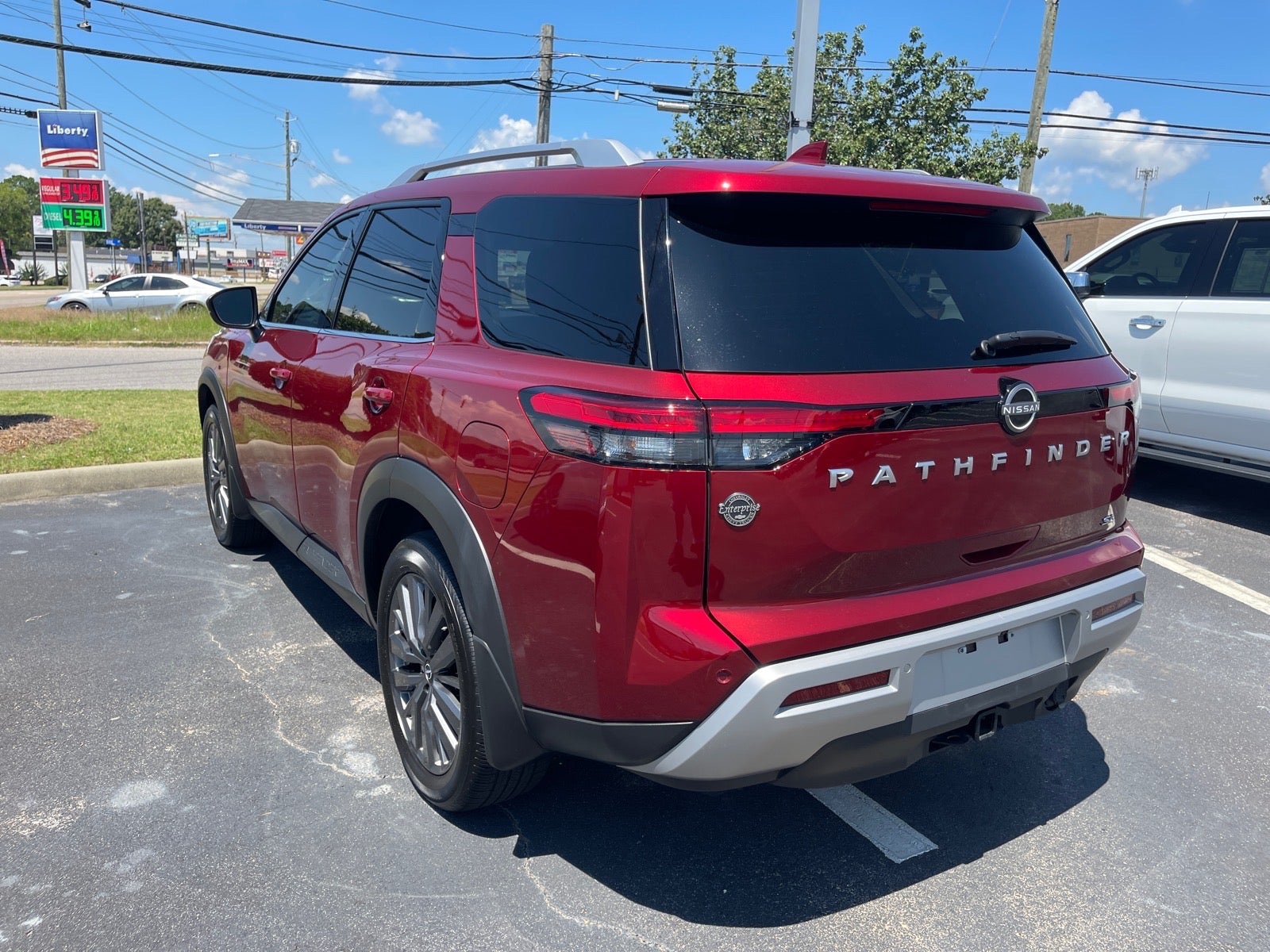2025 Nissan Pathfinder SL